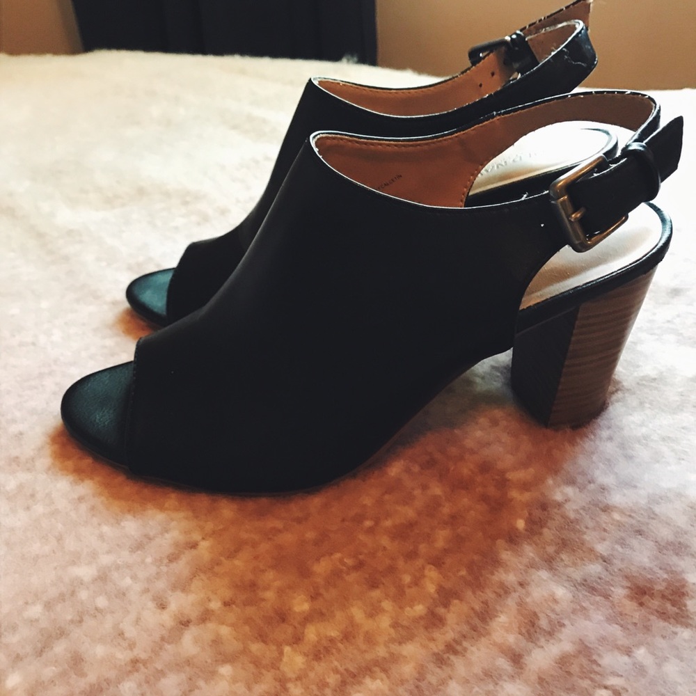 Open toe sandal heels